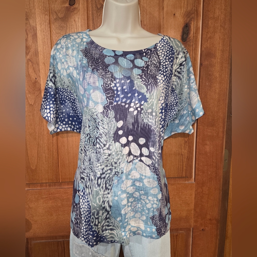 Nally & Millie Blue‎ and White Patterned Blouse